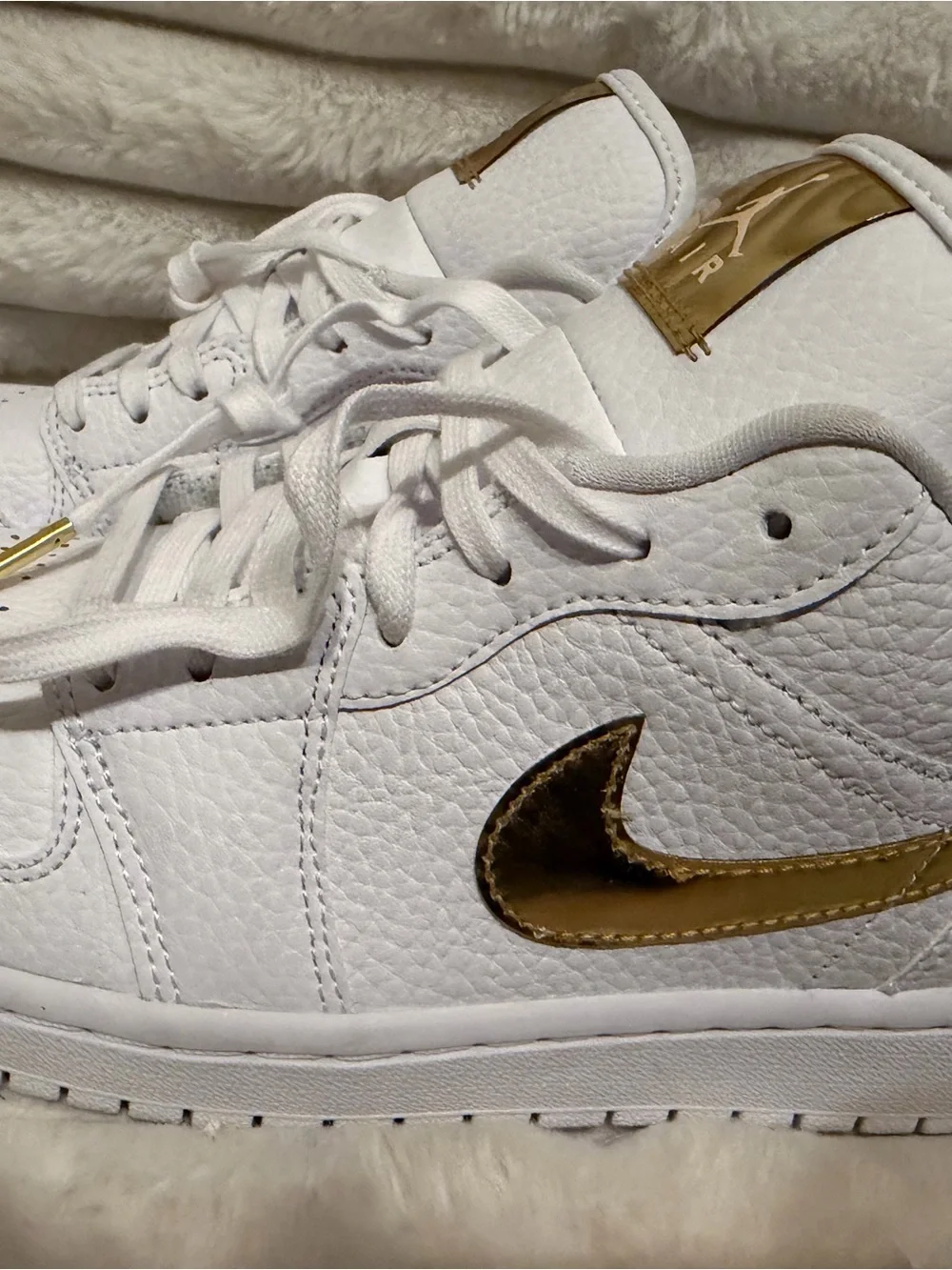 Women's Jordan 1 Low SE White/ Metallic Gold-White (CZ4776 100)